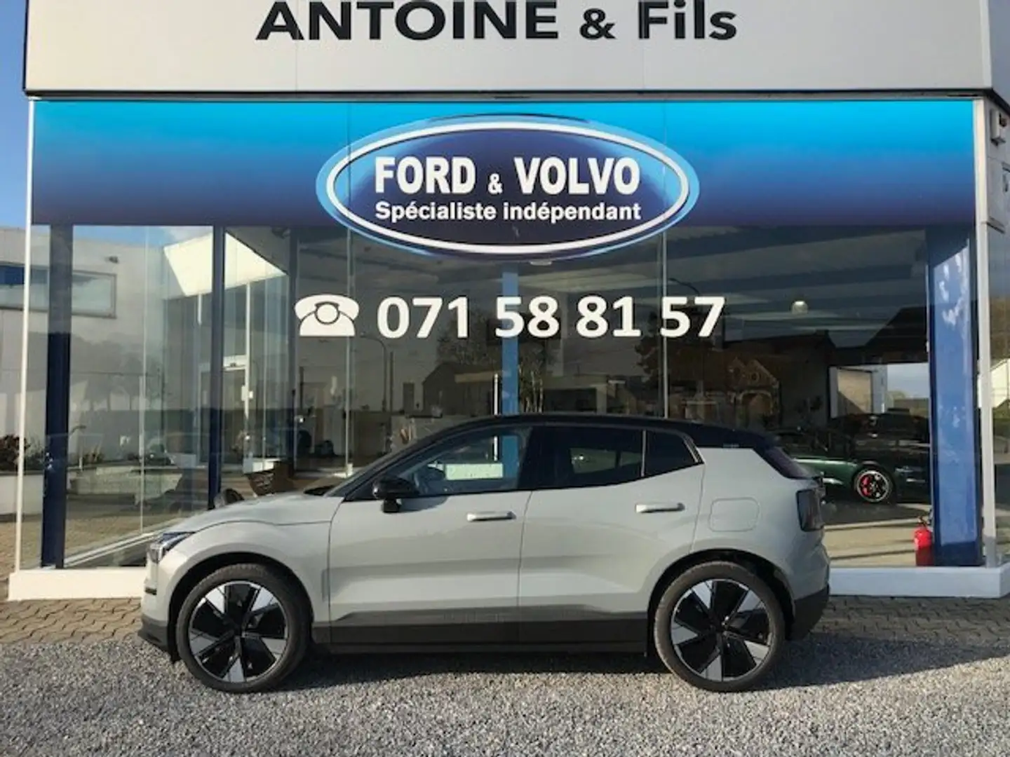 Volvo EX30 69 kWh AWD Twin Motor Performance Plus (315 kW) Grijs - 1