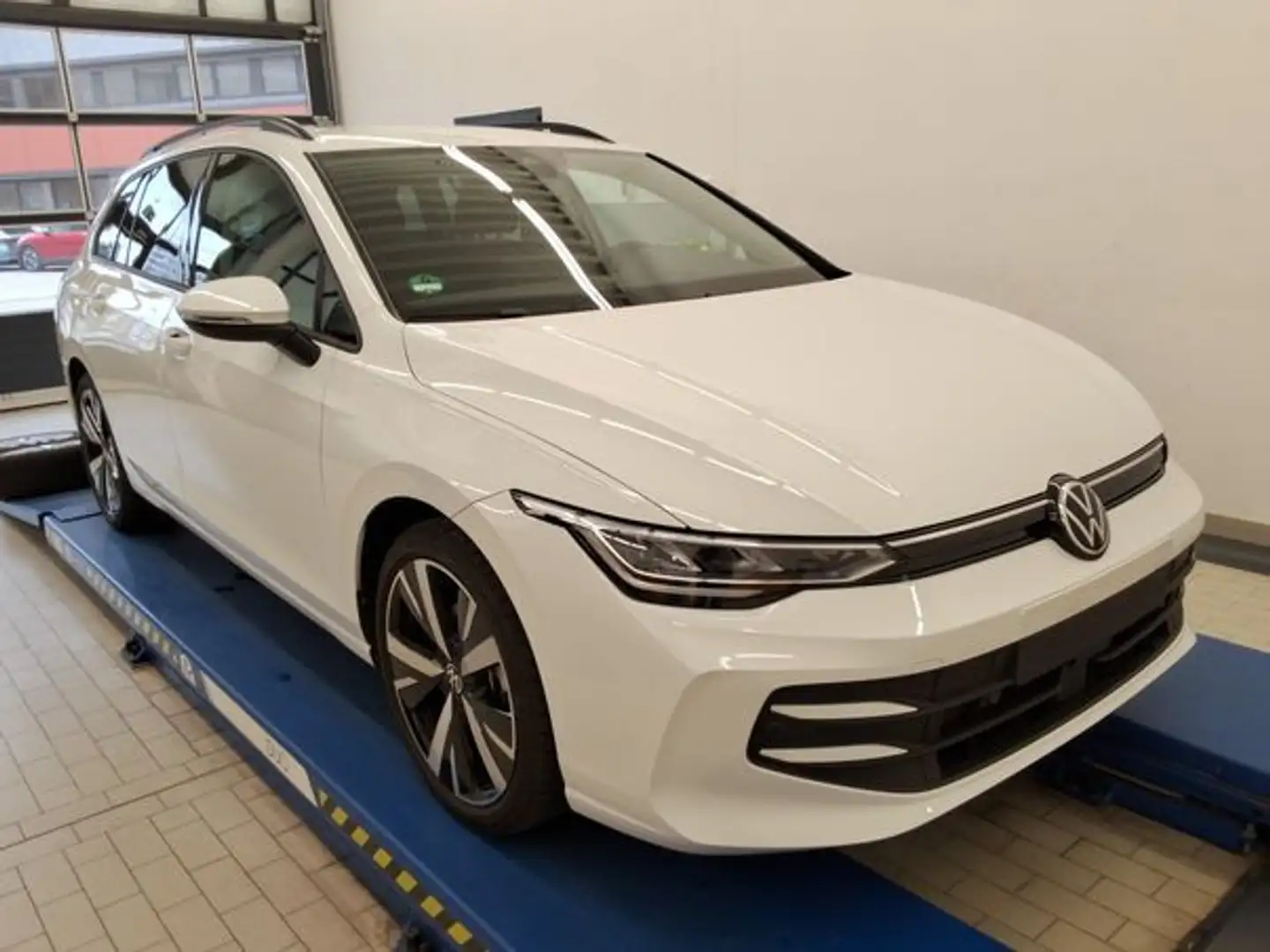 Volkswagen Golf Variant 1.5 eTSI DSG LIFE LM18 KAMERA behMF Weiß - 2