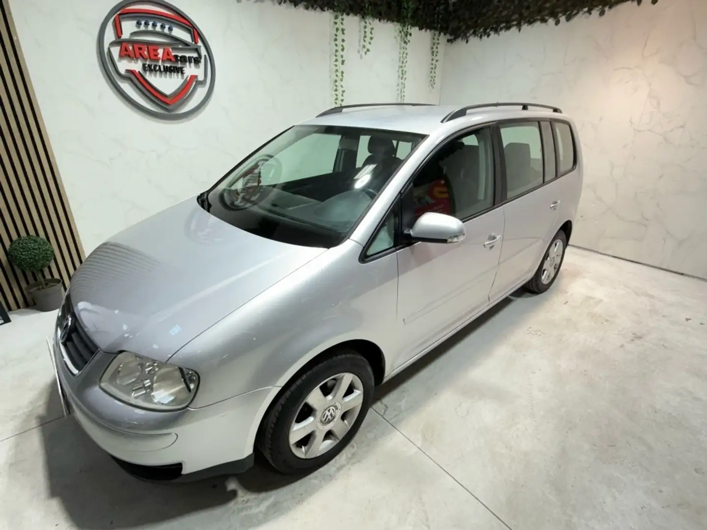 Volkswagen Touran 1.9TDI Traveller 105 Gris - 1