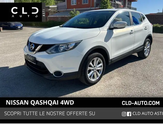 2014 Nissan Qashqai in White for sale