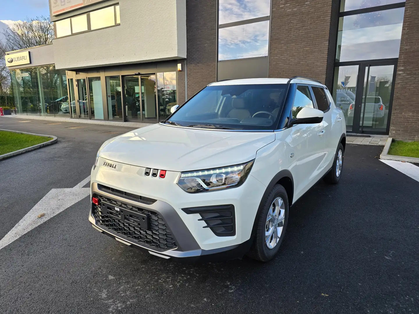 KGM Tivoli Bronze 1.5 AUTOMAAT Blanco - 2
