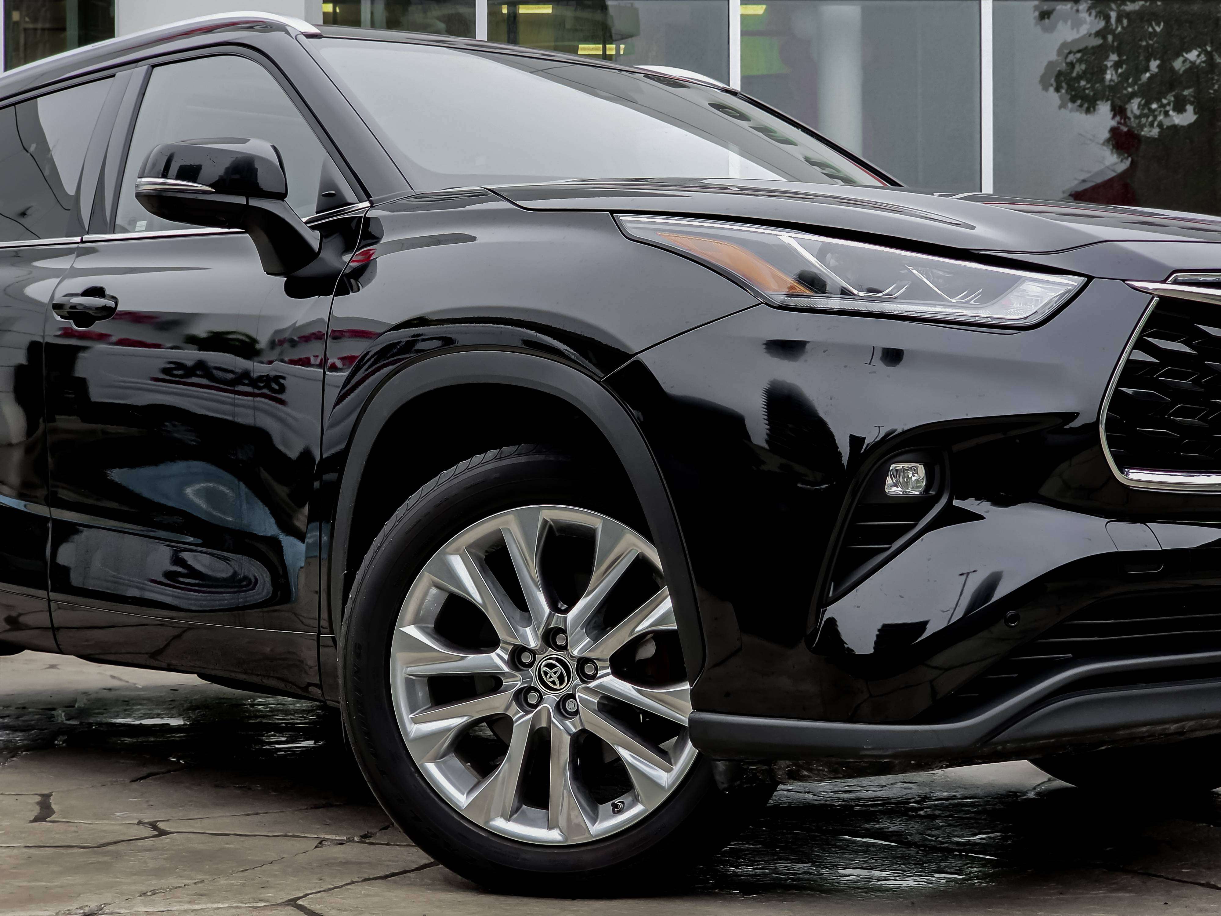 used 2025 Toyota Highlander car, priced at $55,777