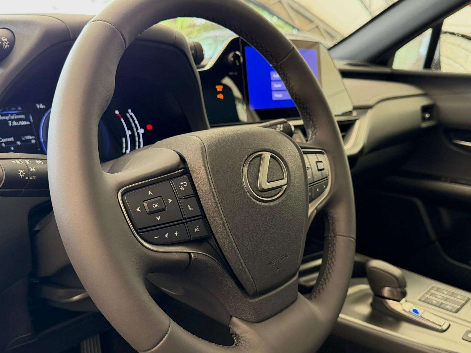 2026 Lexus UX — photo 1