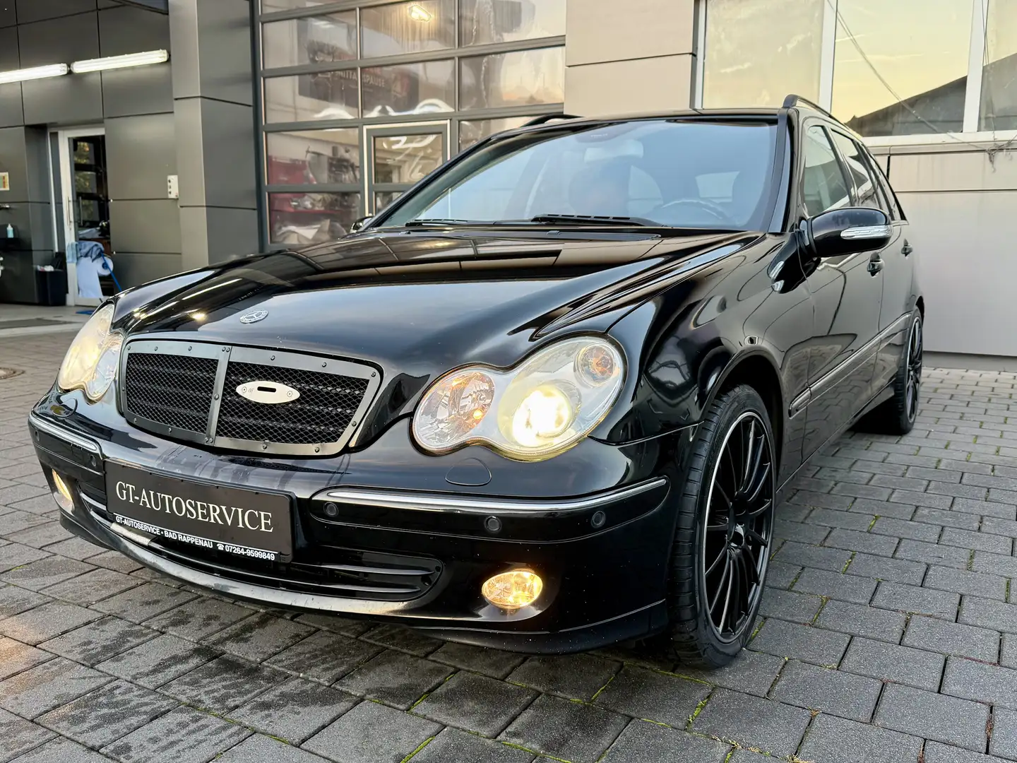 Mercedes-Benz C 220 T CDI Avantgarde AHK/PTS/Tempomat/Bi-Xenon/8-fach Schwarz - 1