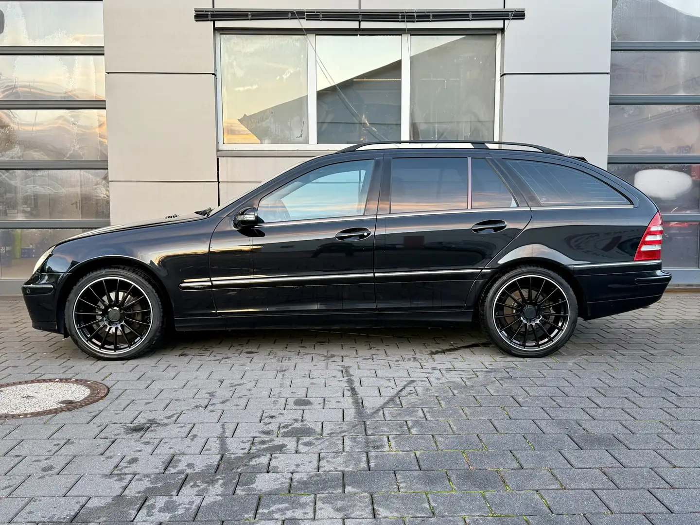 Mercedes-Benz C 220 T CDI Avantgarde AHK/PTS/Tempomat/Bi-Xenon/8-fach Schwarz - 2