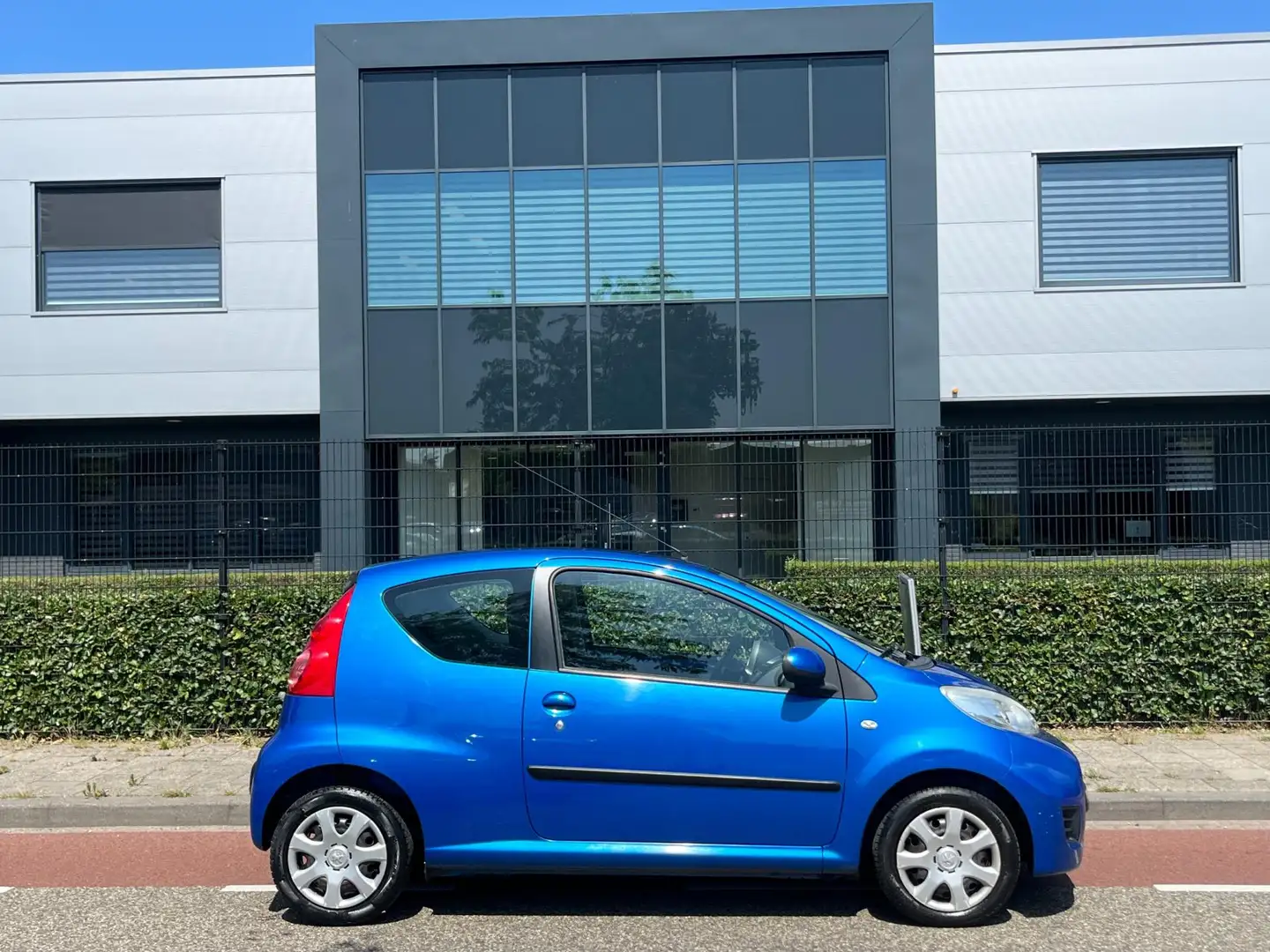 Peugeot 107 1.0-12V XS Automaat elektrische ramen Blauw - 2