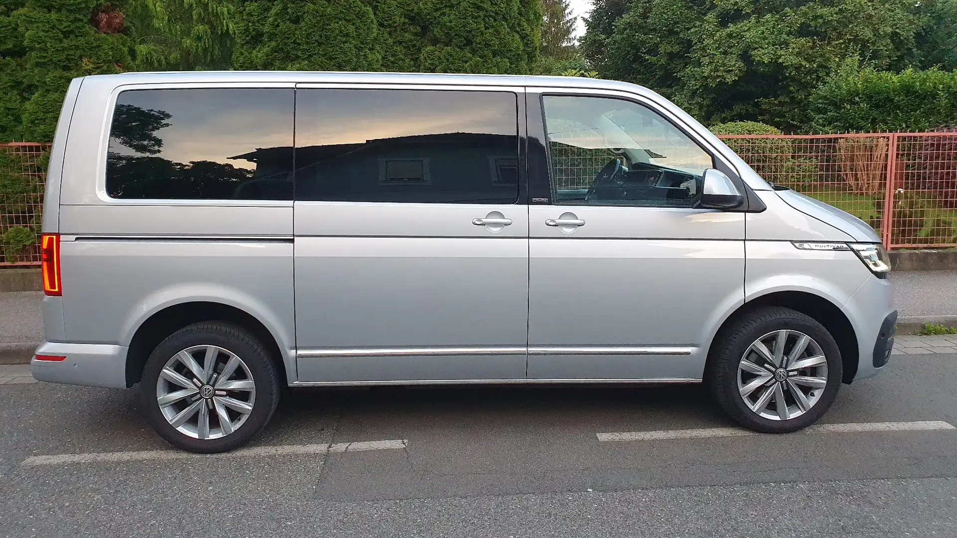 Volkswagen T6.1 Multivan Cruise, DSG, 4-motion, Lederausstattung 7Sitze - 1