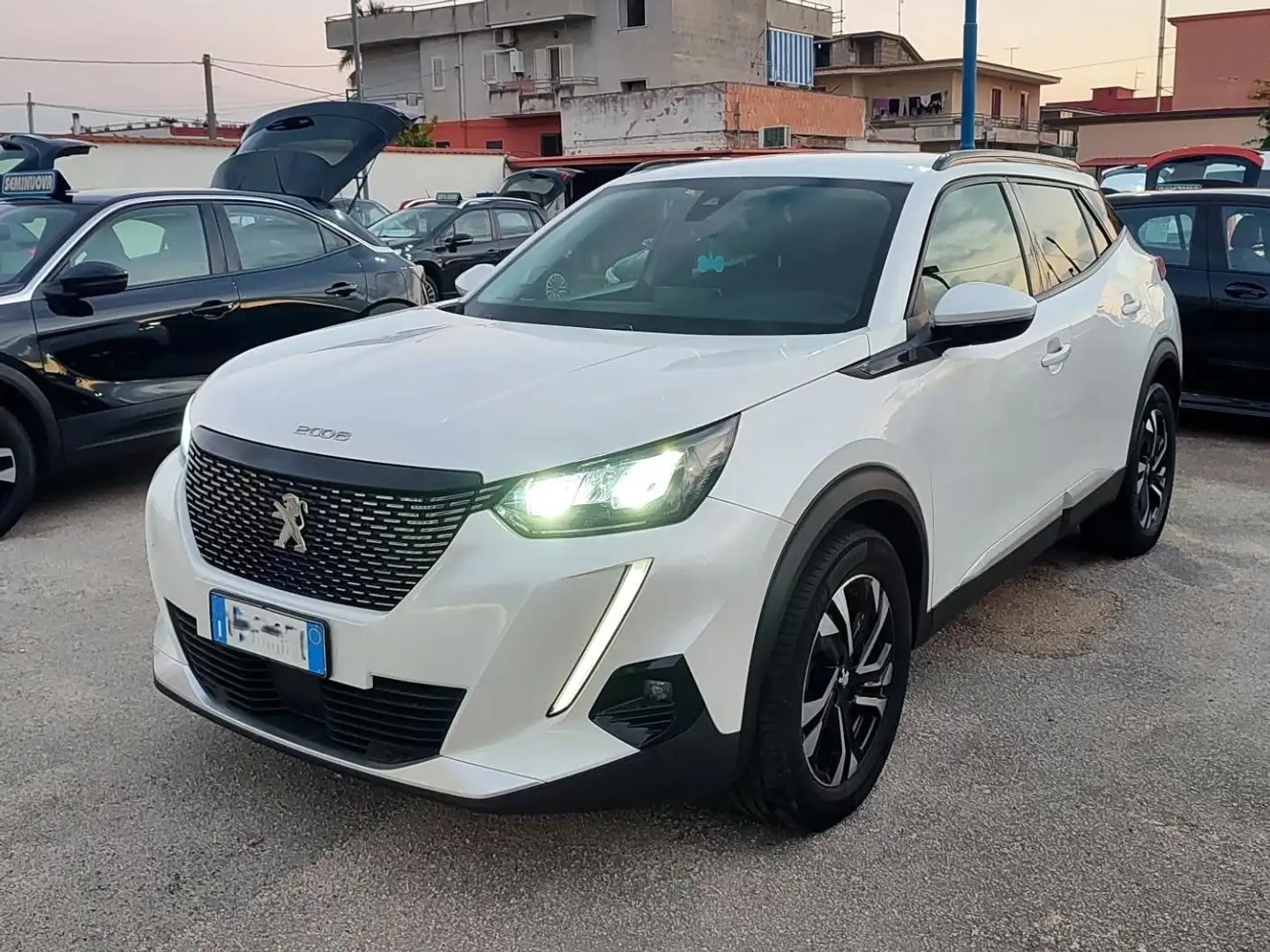 Peugeot 2008 1.2 bz 101cv Allure con 25.000 Chilometri - 1