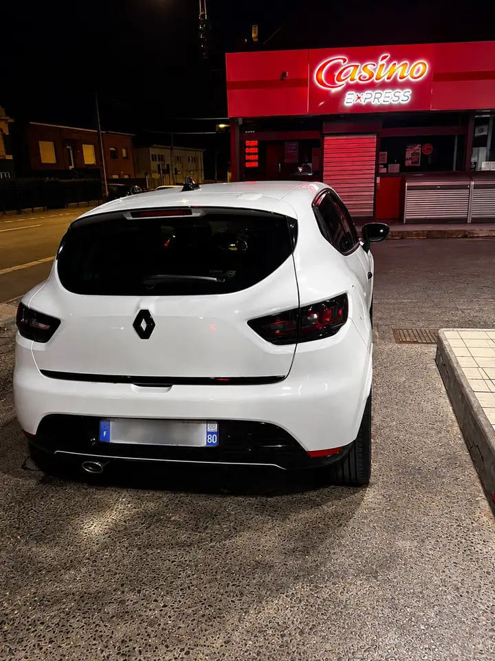 Renault Clio IV dCi 90 eco2 Limited EDC — photo 1 of 5
