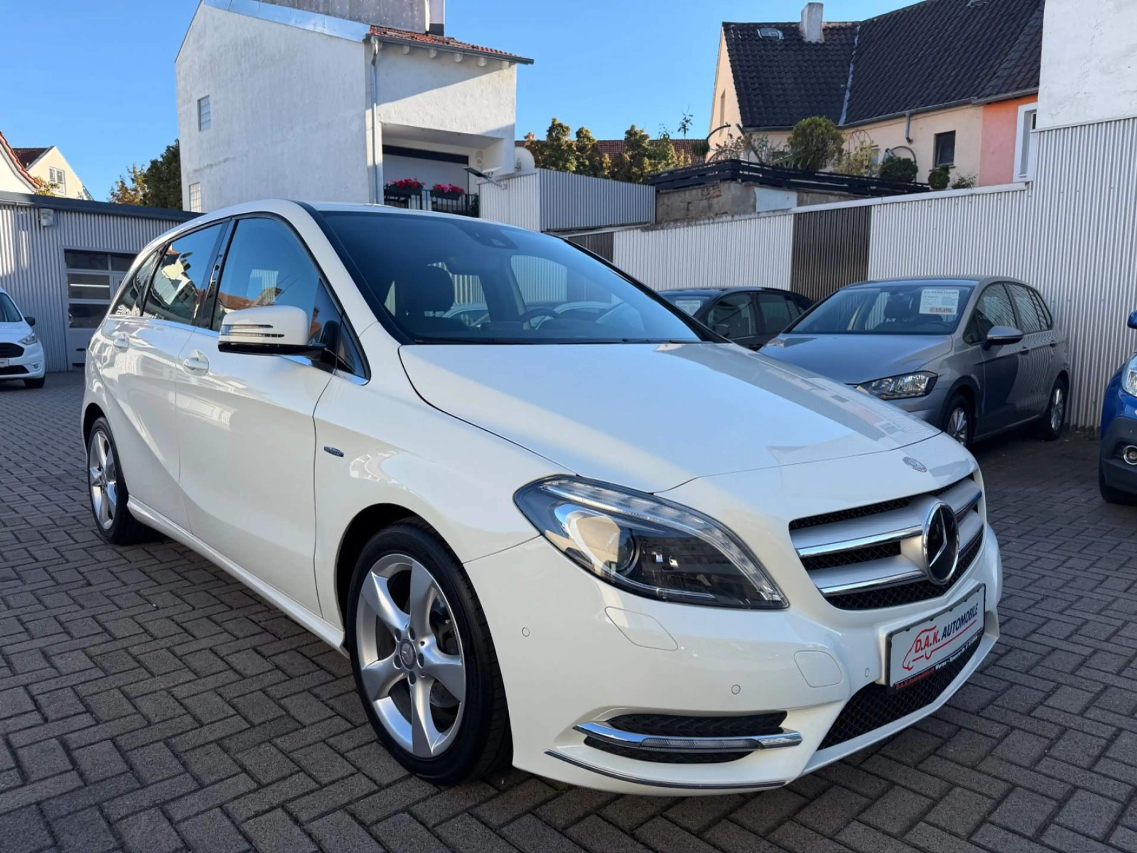 Mercedes-Benz B 200 1.Hand+74TKM+PDC+Vollleder+Xenon — photo 4