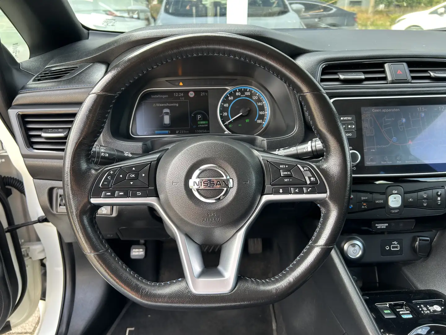 Nissan Leaf Acenta 40 kWh 50% deal 5.475,- ACTIE Navi / Camera Weiß - 2