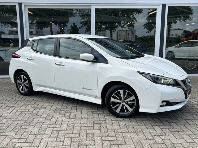 Nissan Leaf Acenta 40 kWh 50% deal 5.475,- ACTIE Navi / Camera