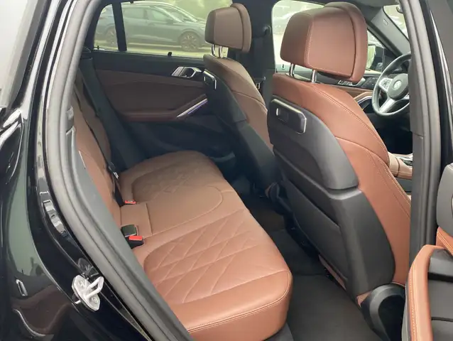 BMW X6 view 10
