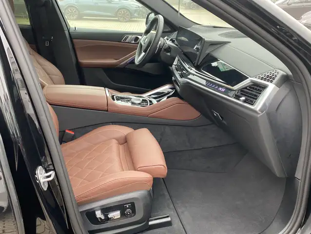 BMW X6 view 11
