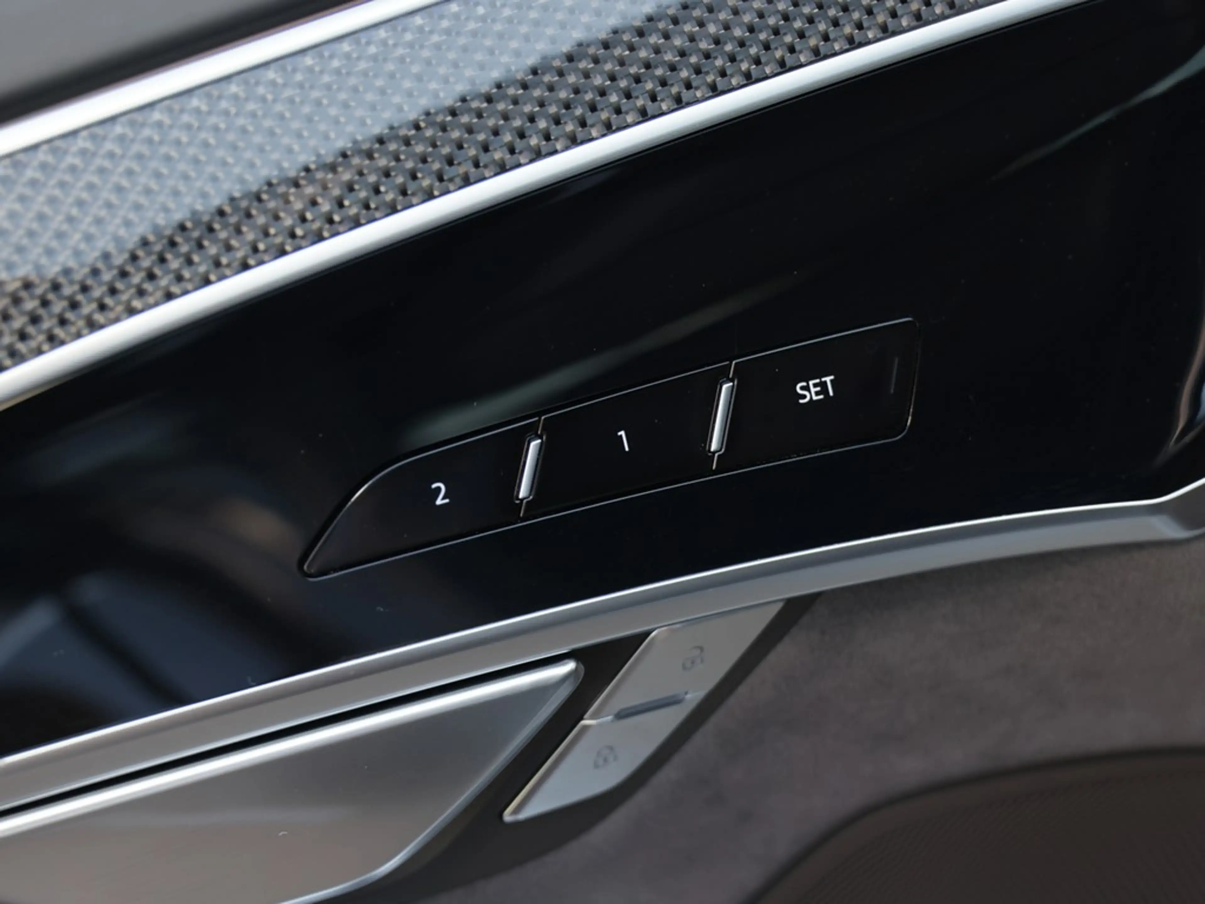 Audi S8 4.0 TFSI quattro tiptronic — photo 6
