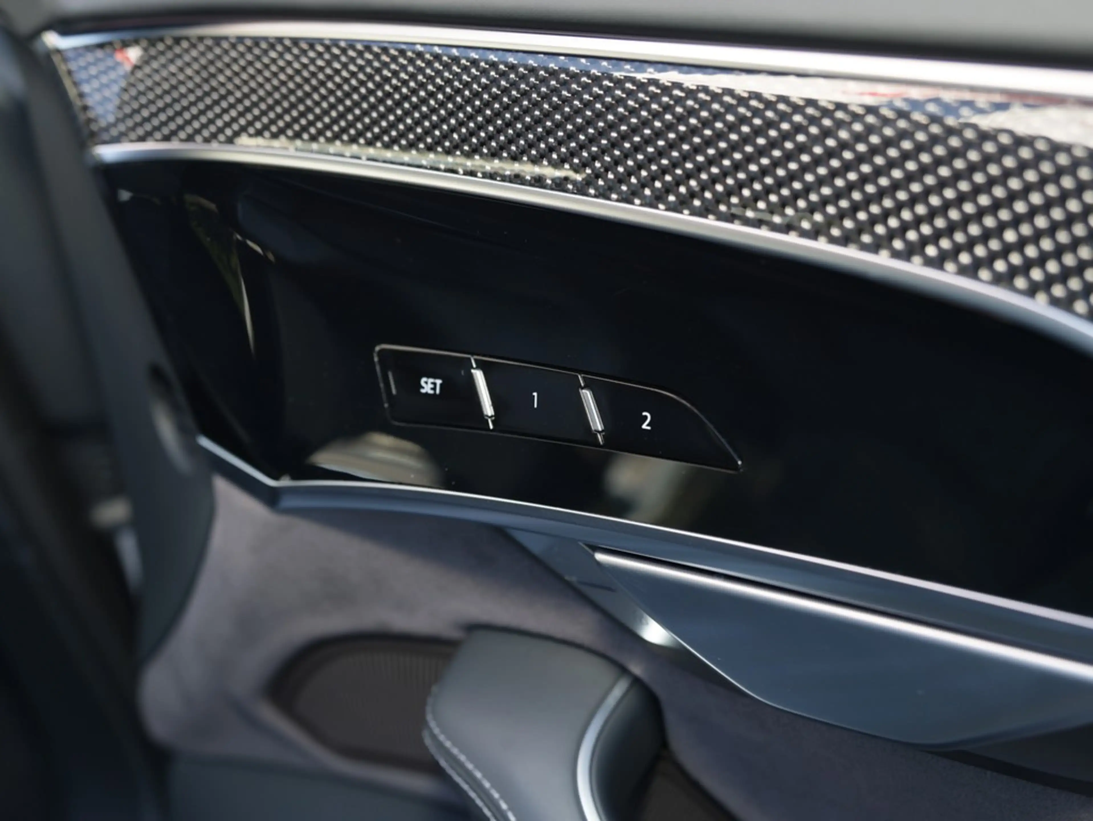 Audi S8 4.0 TFSI quattro tiptronic — photo 11