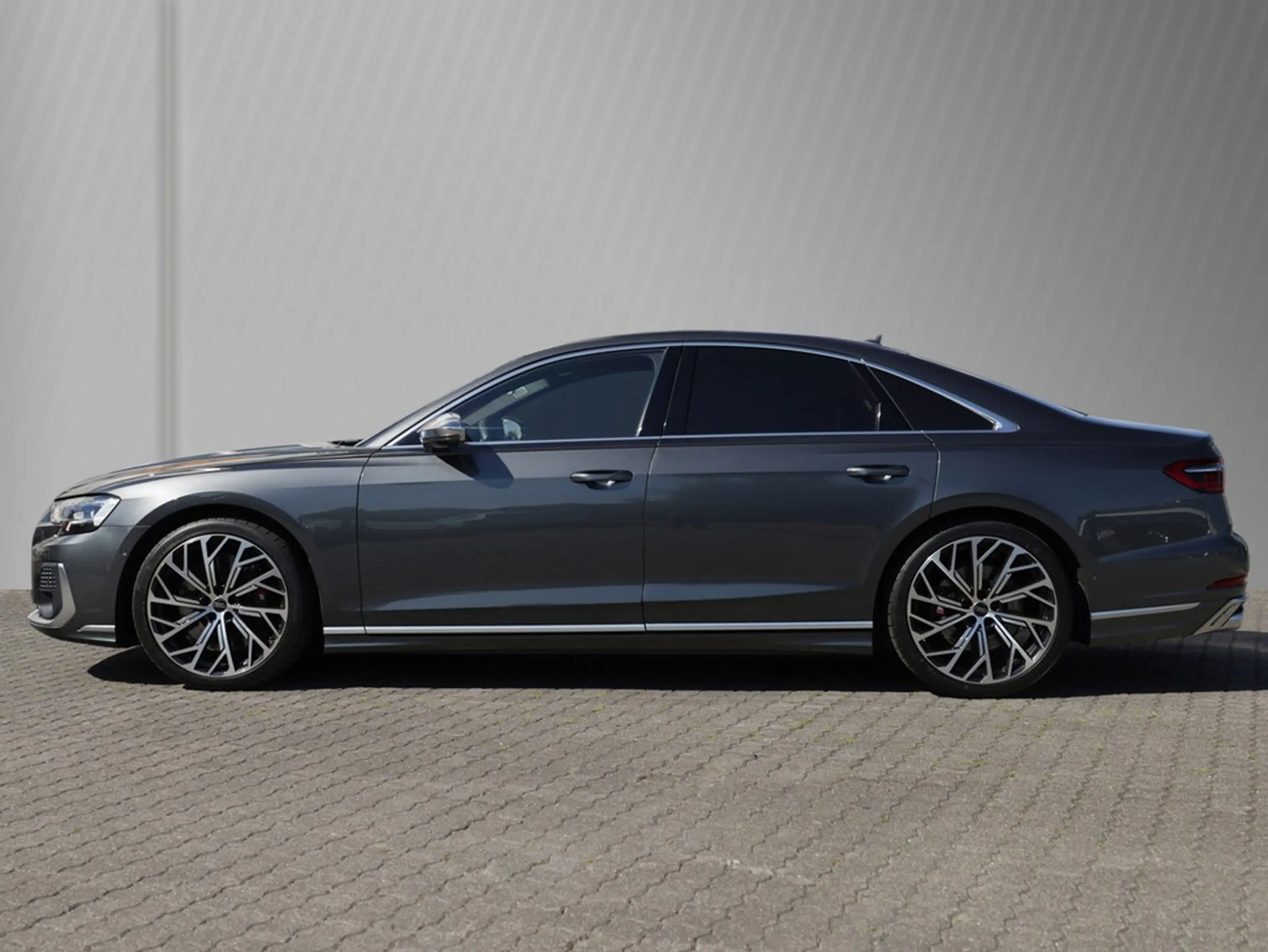 Audi S8 4.0 TFSI quattro tiptronic — photo 3