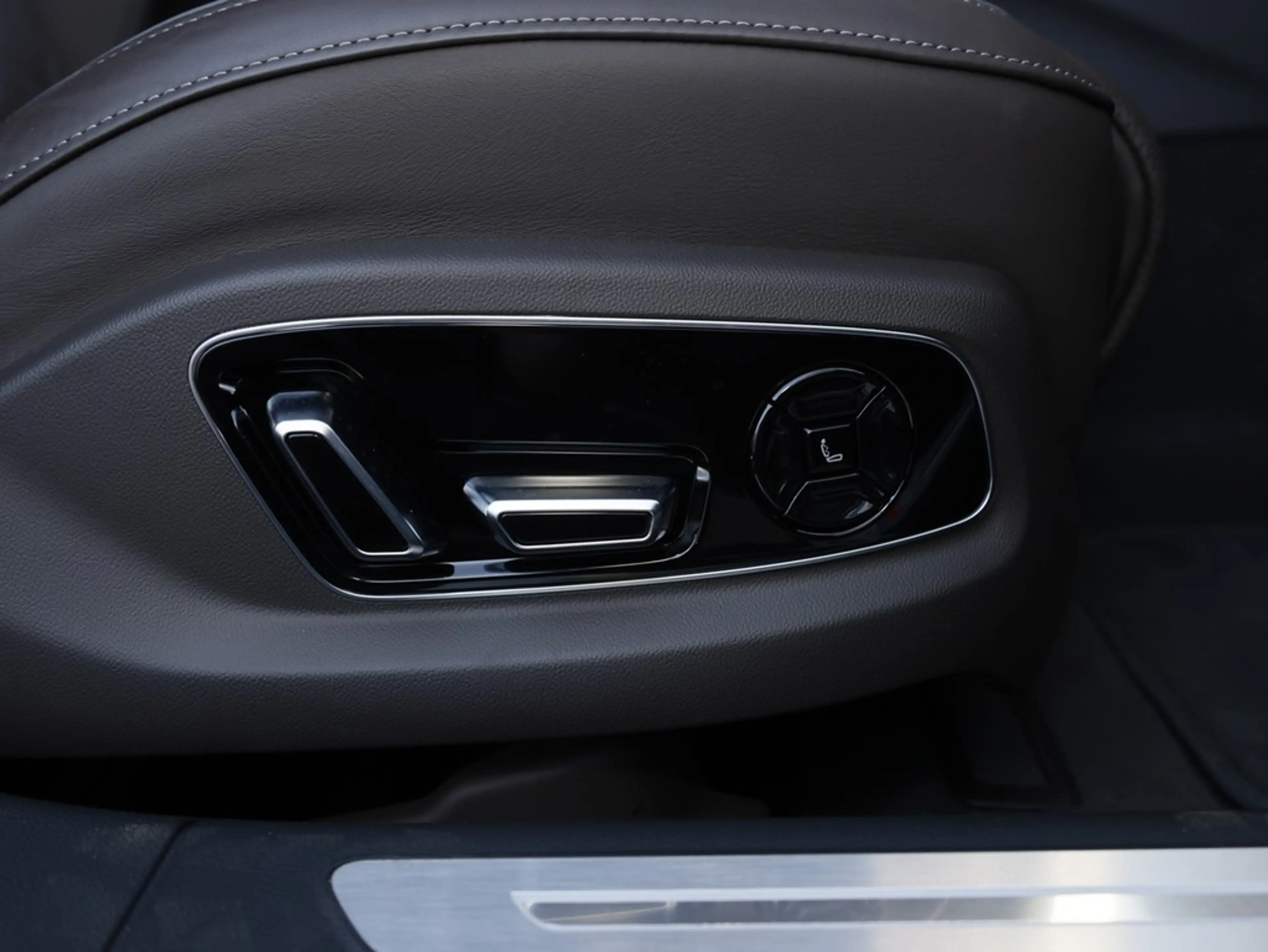 Audi S8 4.0 TFSI quattro tiptronic — photo 9
