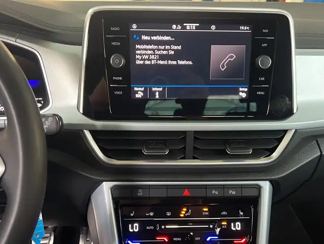 Volkswagen T-Roc view 9