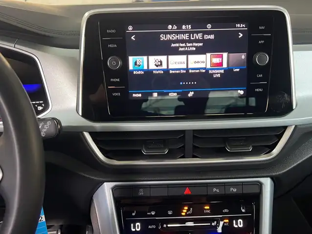 Volkswagen T-Roc view 8