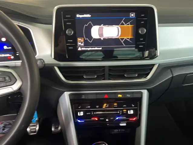 Volkswagen T-Roc view 15