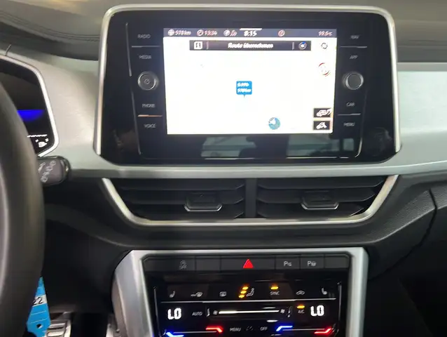 Volkswagen T-Roc view 10