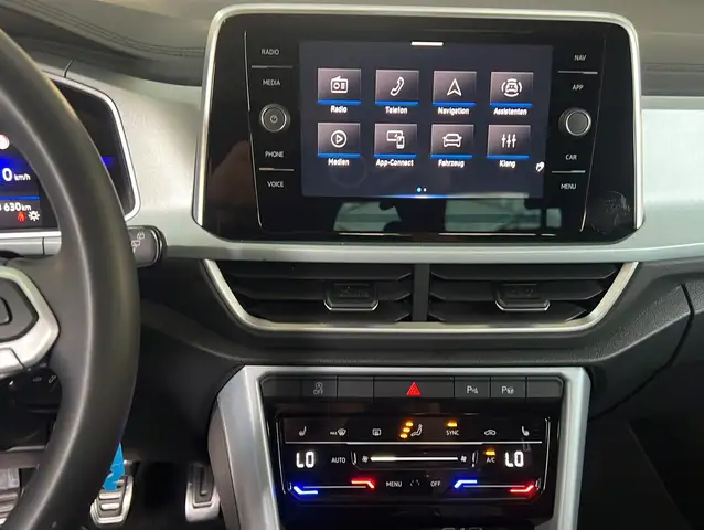 Volkswagen T-Roc view 13