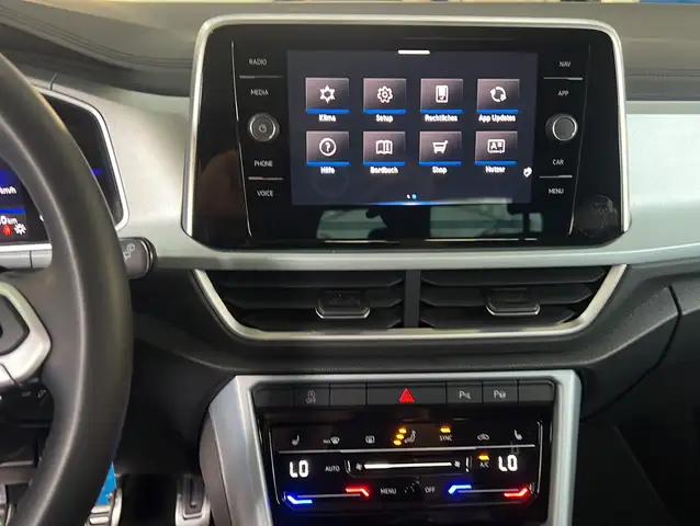 Volkswagen T-Roc view 14