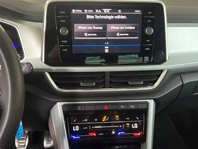 Volkswagen T-Roc view 11