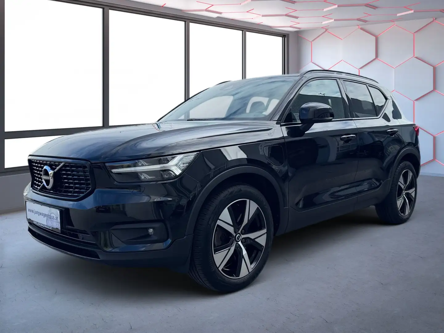 Volvo XC40 Recharge Plug-In-Hybrid R-Design Aut. NP 52.854.- Schwarz - 1