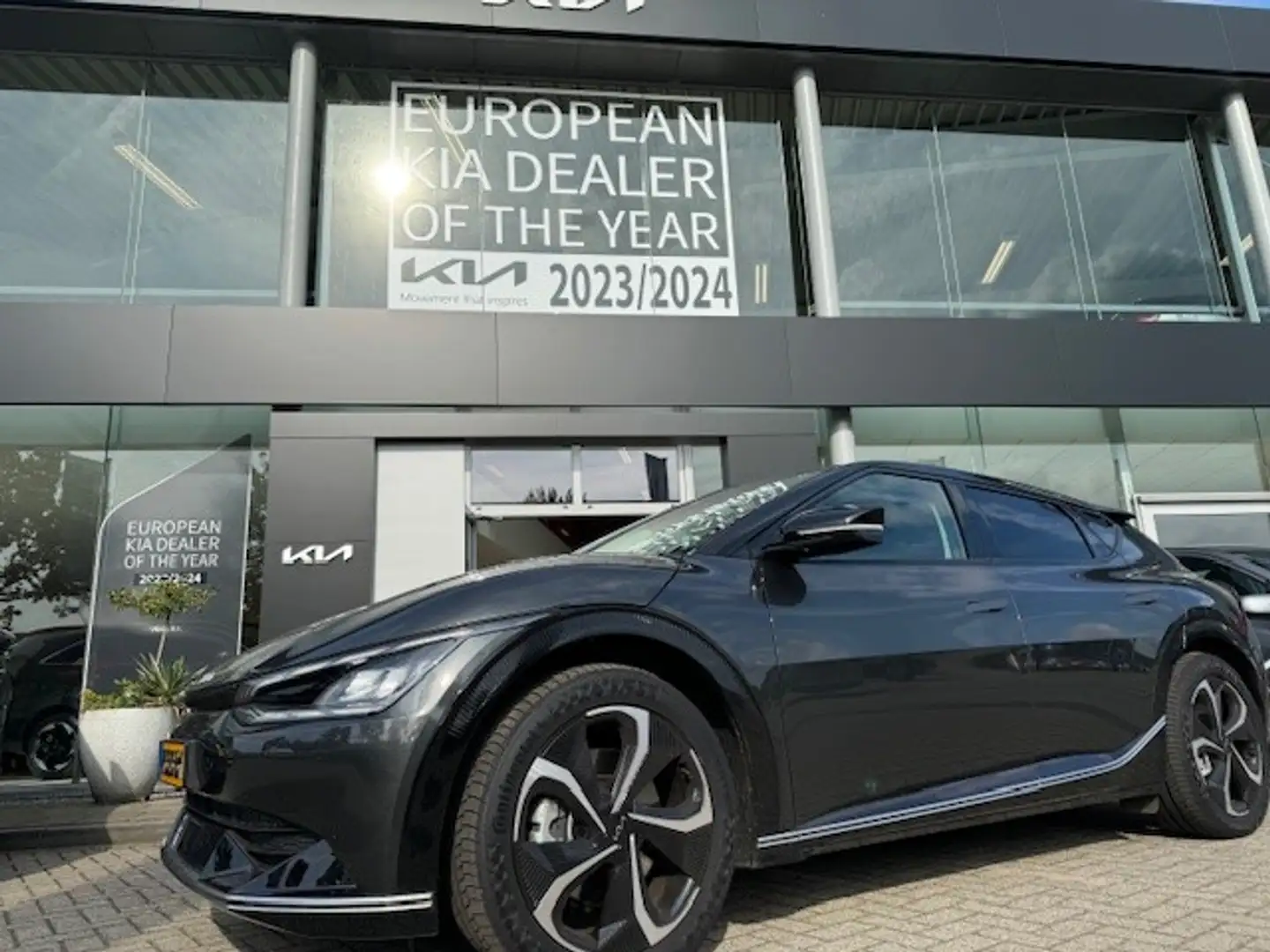 Kia EV6 Plus Advanced 77.4 kWh Navi | Leder | Schuifdak | Grijs - 2