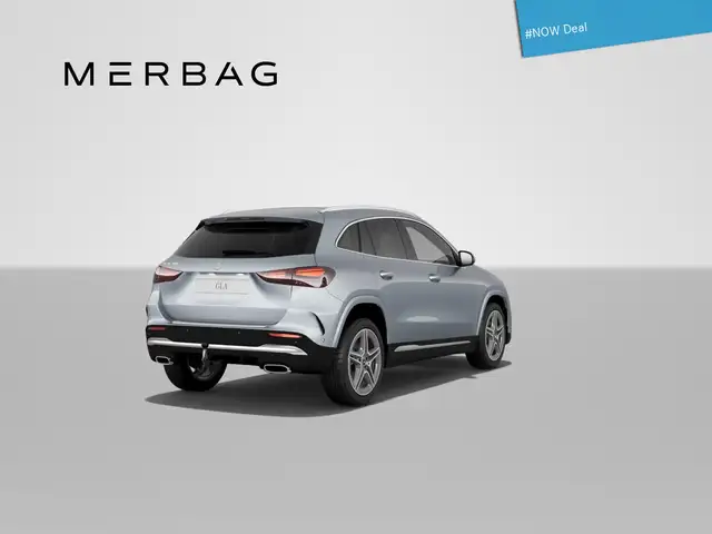 Mercedes-Benz GLA view 3