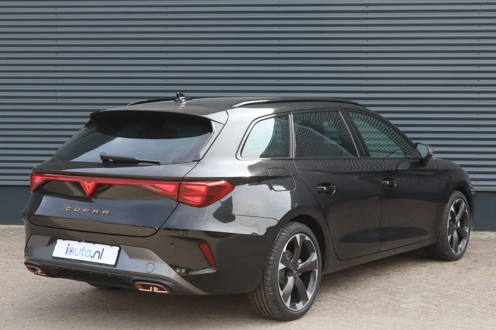 CUPRA Leon Sportstourer 1.5 TSI e-Hybrid Business LED/Keyless Zwart - 2