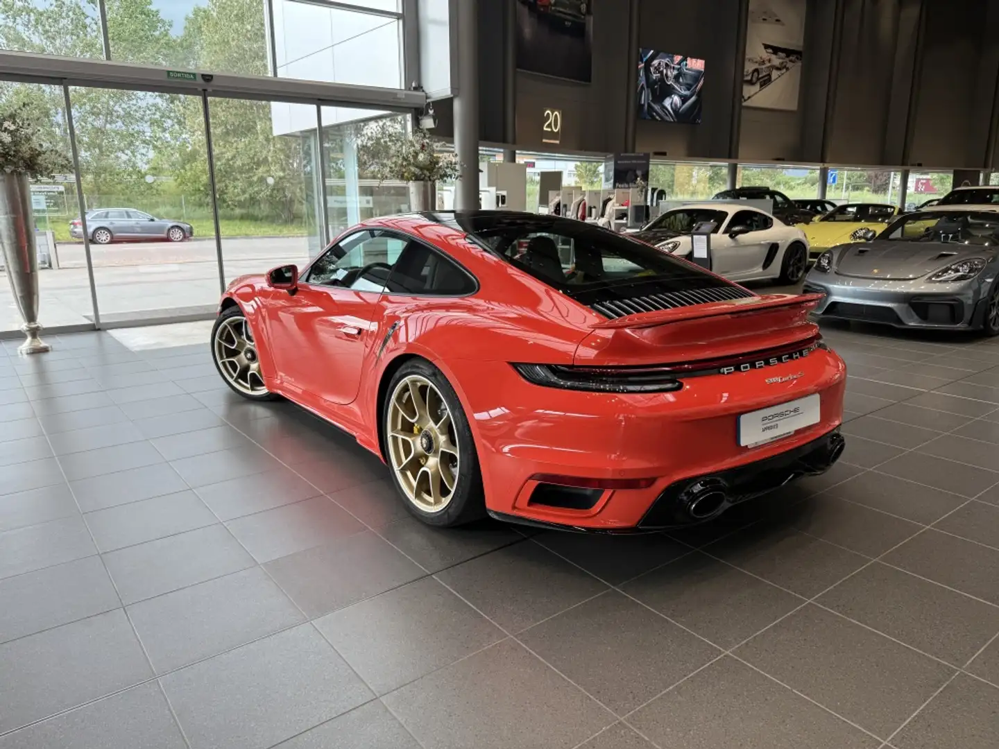 Porsche 992 Turbo S Coupé PDK Orange - 2