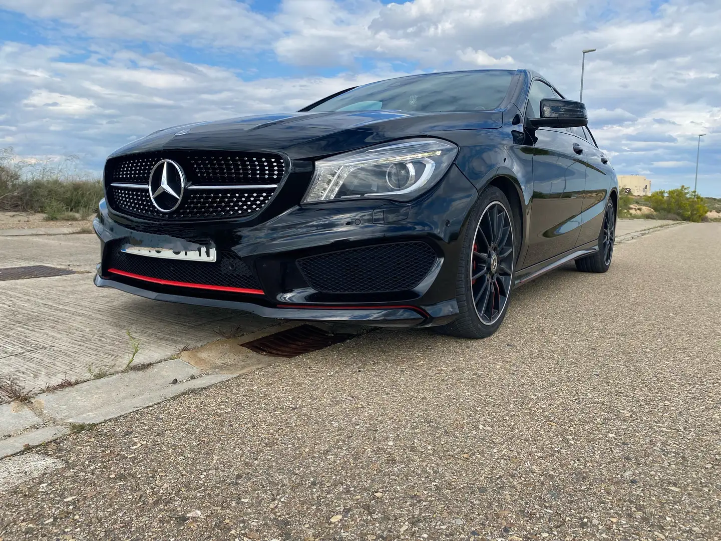 Mercedes-Benz CLA 220 Shooting Brake 220CDI AMG Line 7G-DCT Negro - 2