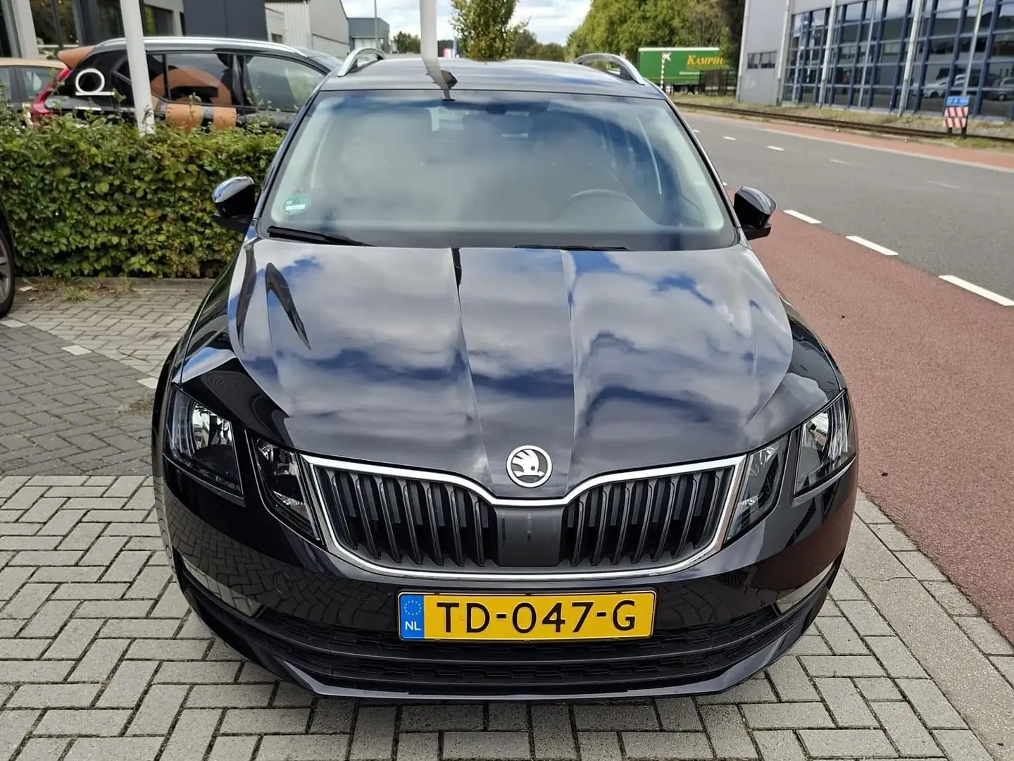 Skoda Octavia Octavia 1.5 TSI Grt Amb Bns Zwart - 1