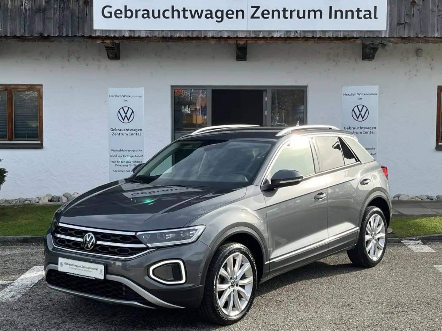 Volkswagen T-Roc 1,5 TSI Style DSG (Navi+Rear View+ACC) Klima Navi Grau - 2