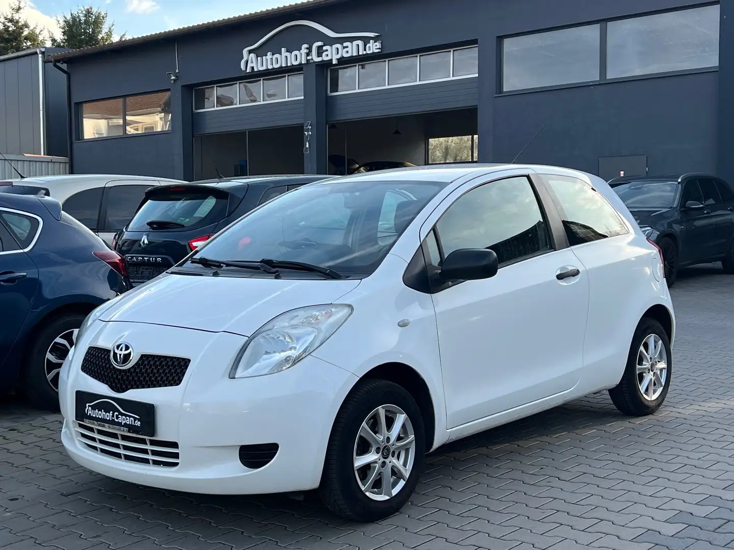 Toyota Yaris Yaris Basis 1.0/ZV/Alus/2.Hand/Euro 4/ Blanc - 1