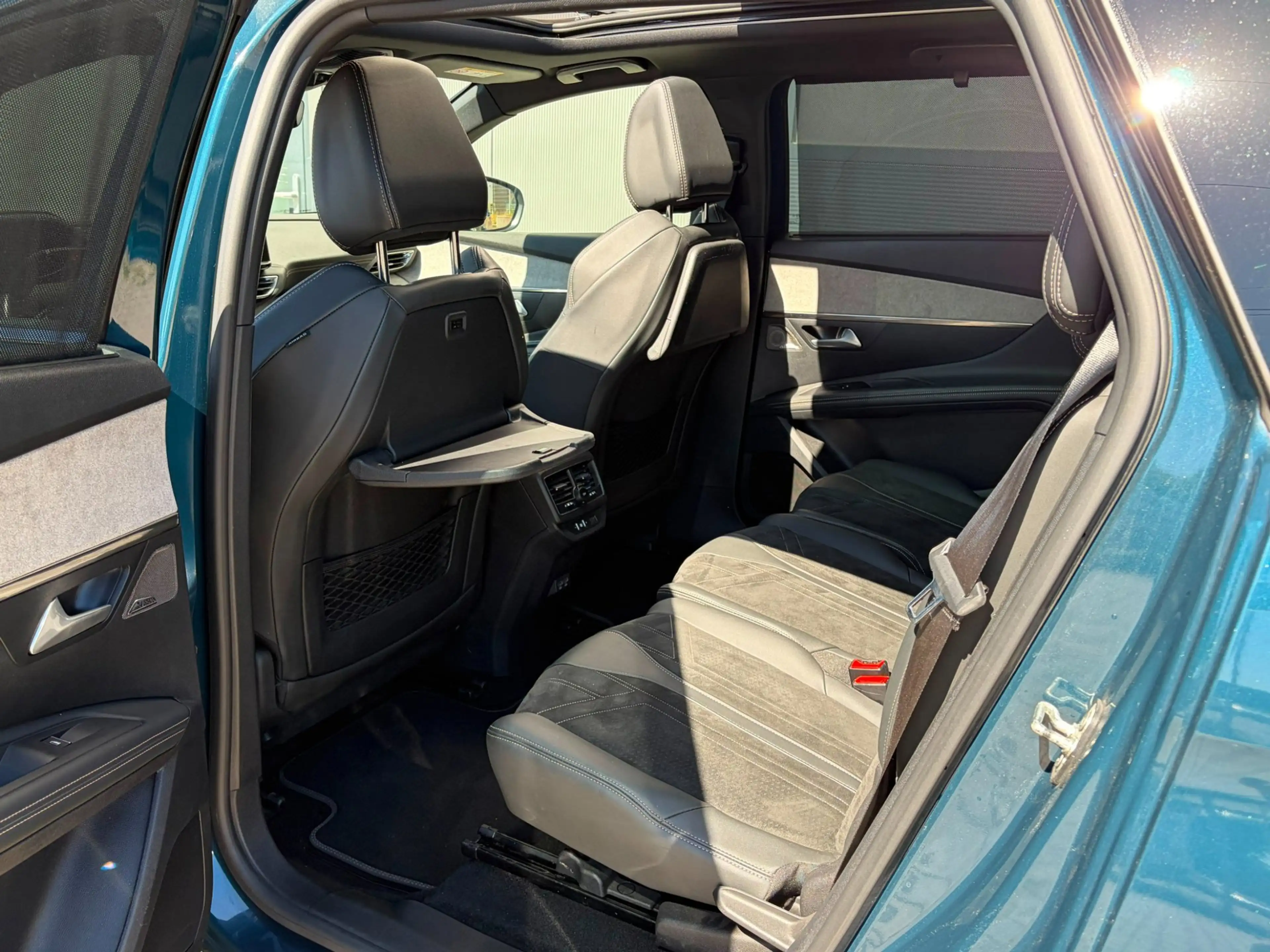 Peugeot 5008 1.2 PureTech GT| PANO| ALCANTARA|FOCAL|MEMORY| — photo 18
