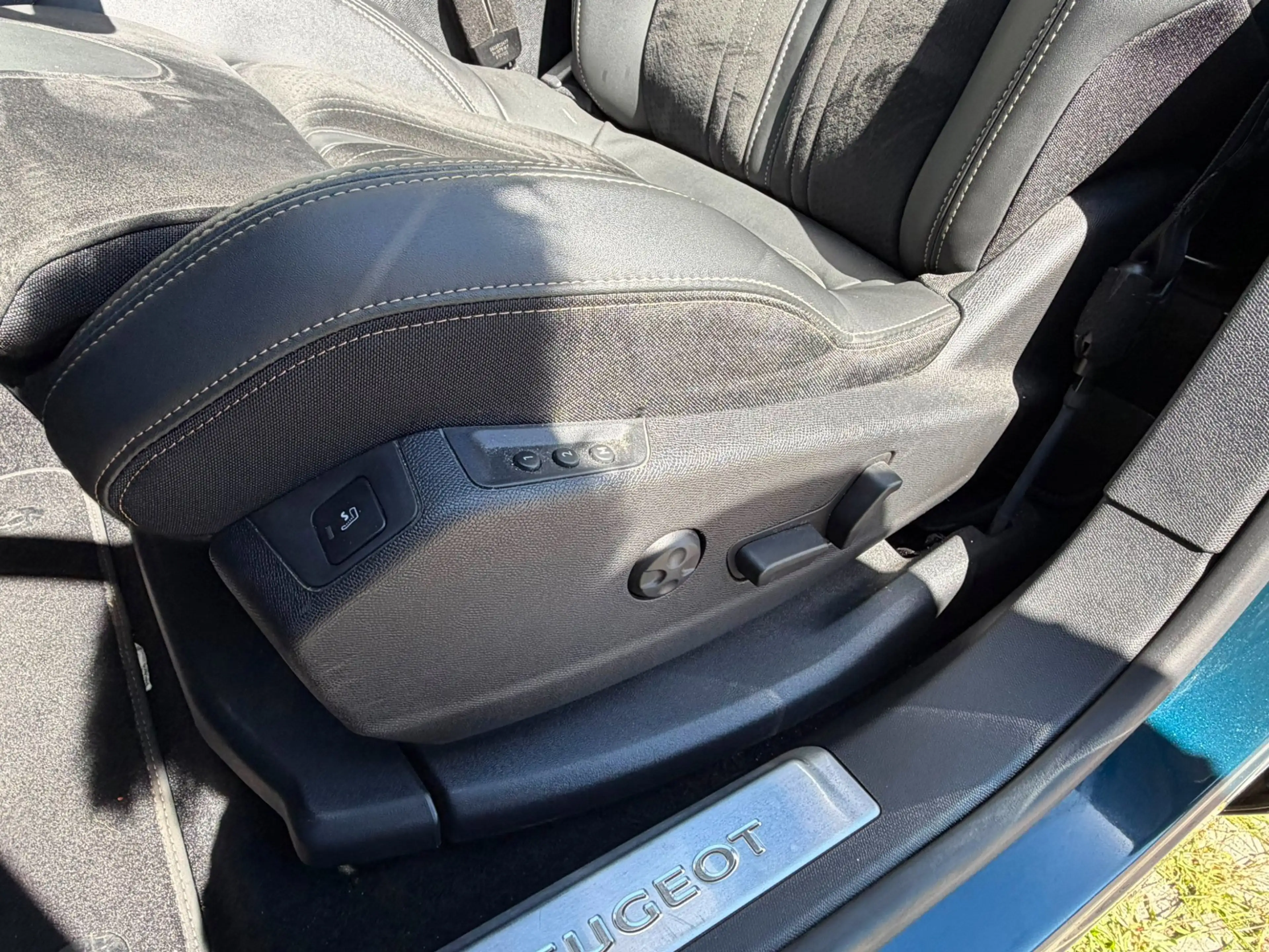 Peugeot 5008 1.2 PureTech GT| PANO| ALCANTARA|FOCAL|MEMORY| — photo 26