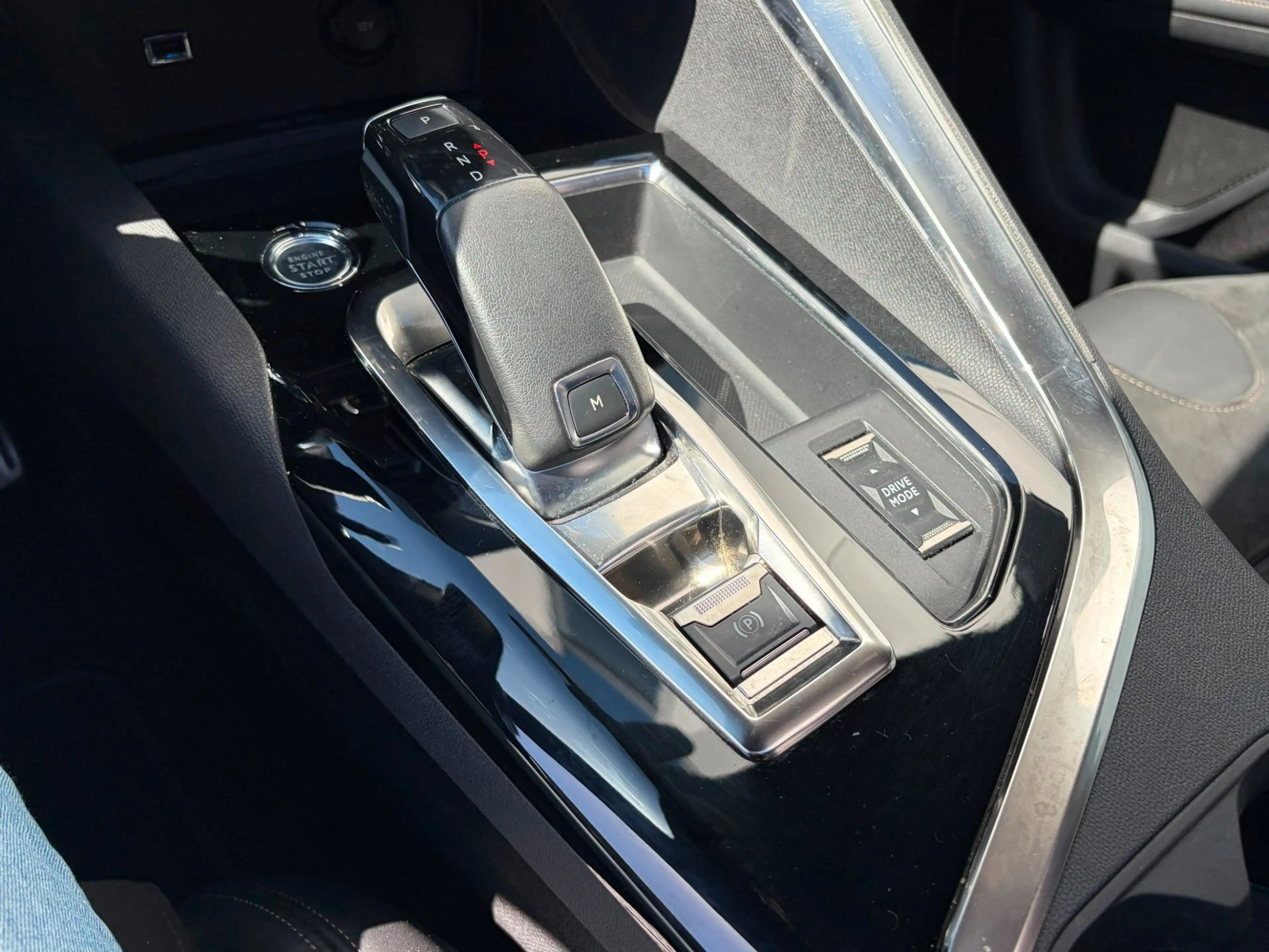 Peugeot 5008 1.2 PureTech GT| PANO| ALCANTARA|FOCAL|MEMORY| — photo 36