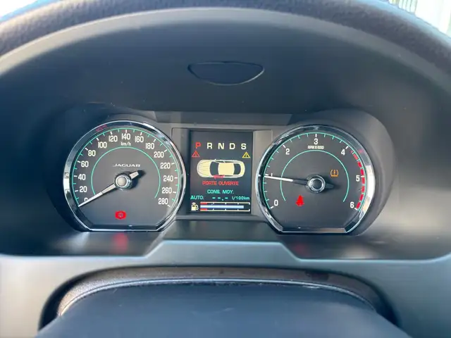 Jaguar XF view 14