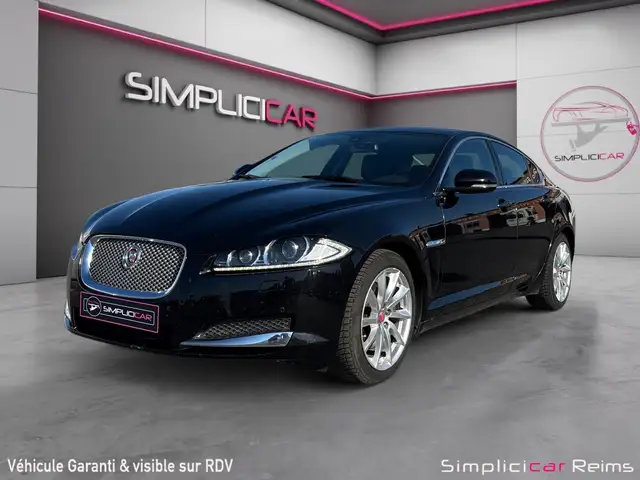 Jaguar XF view 4