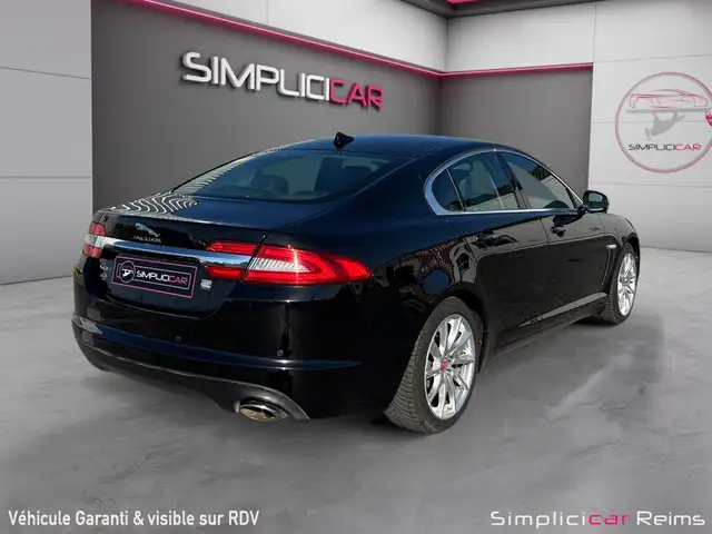 Jaguar XF view 3