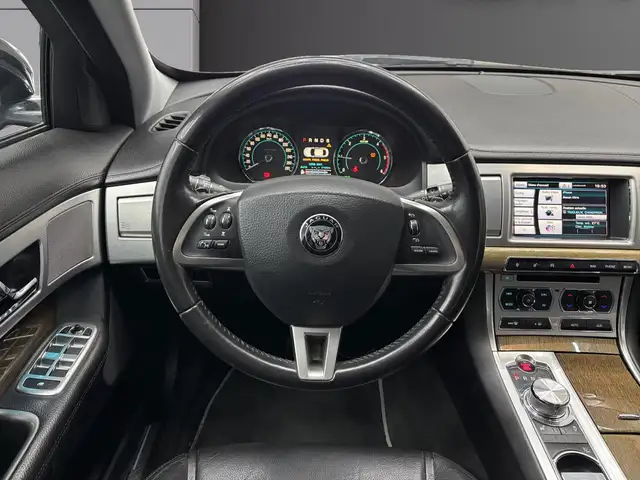 Jaguar XF view 13