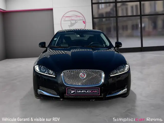 Jaguar XF view 8