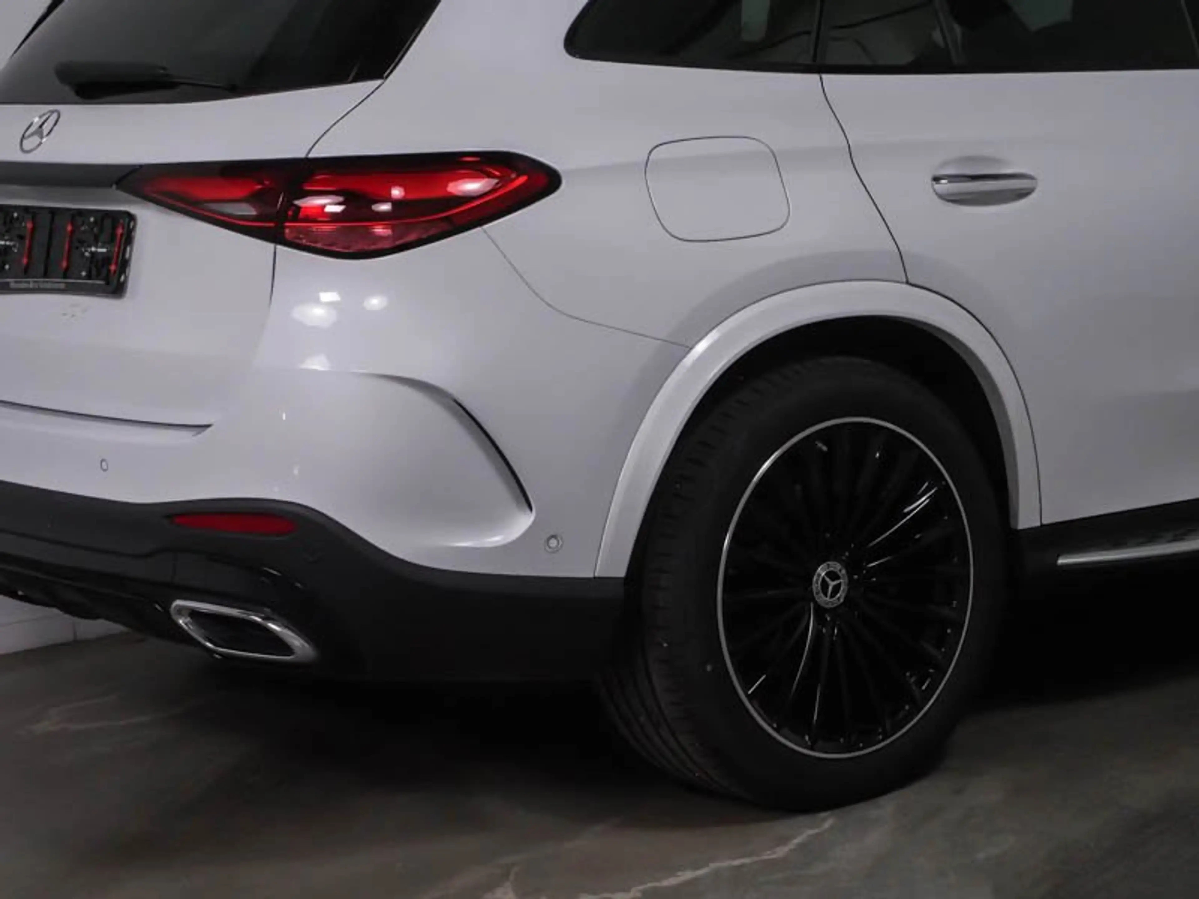 Mercedes-Benz GLC 300 AMG*HEAD-UP*PANO*DISTRONIC*BURMESTER*AHK — photo 4