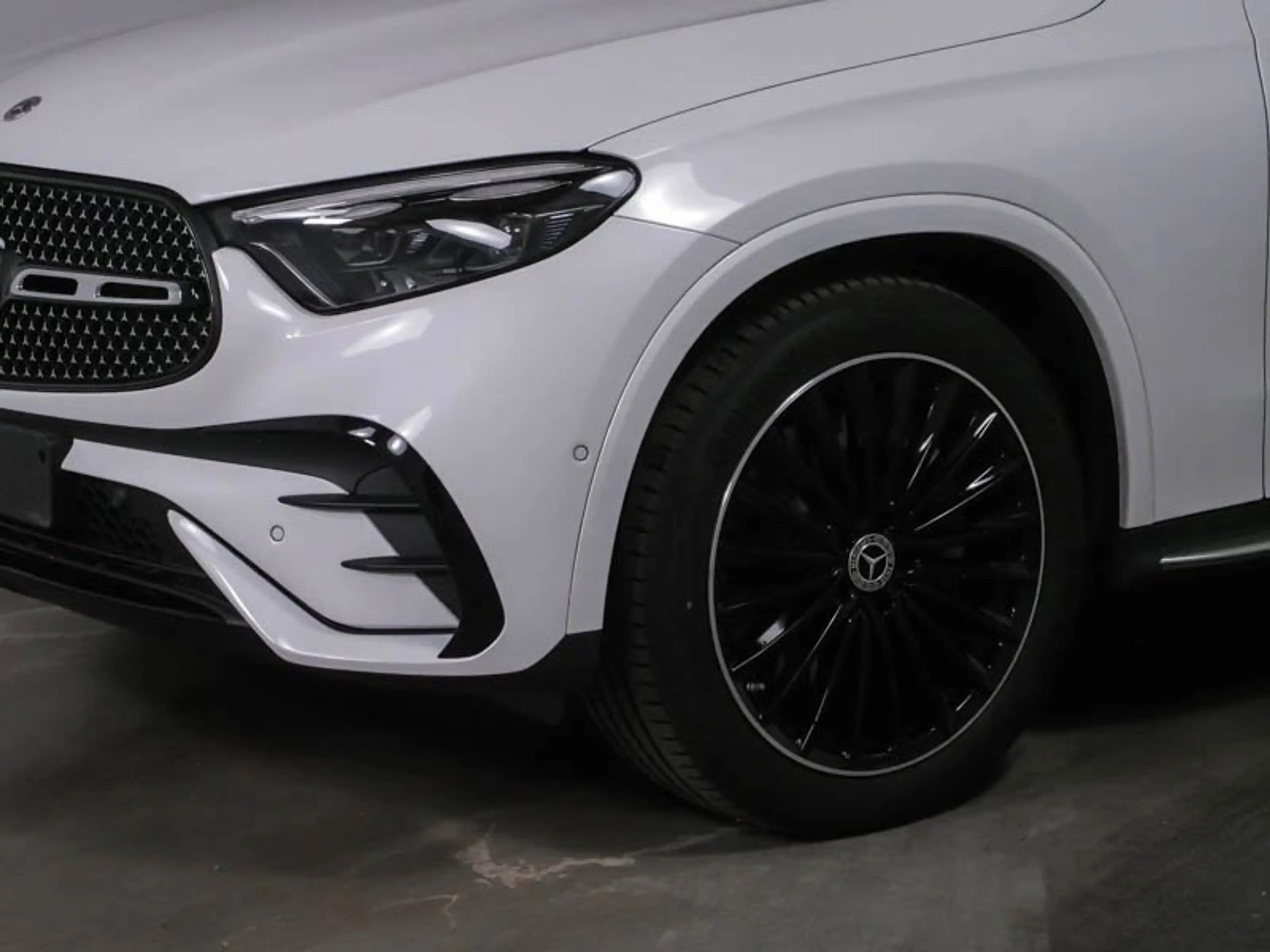 Mercedes-Benz GLC 300 AMG*HEAD-UP*PANO*DISTRONIC*BURMESTER*AHK — photo 3