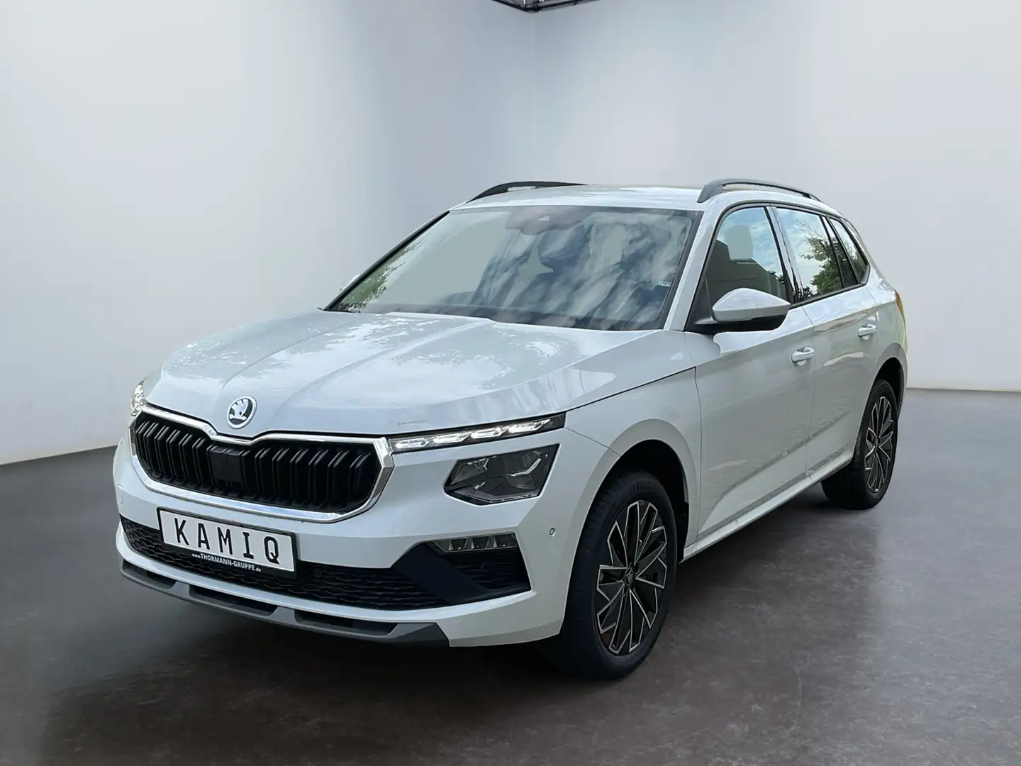 Skoda Kamiq Tour 1.5 TSI DSG ACC SpurH LED Navi Weiß - 2