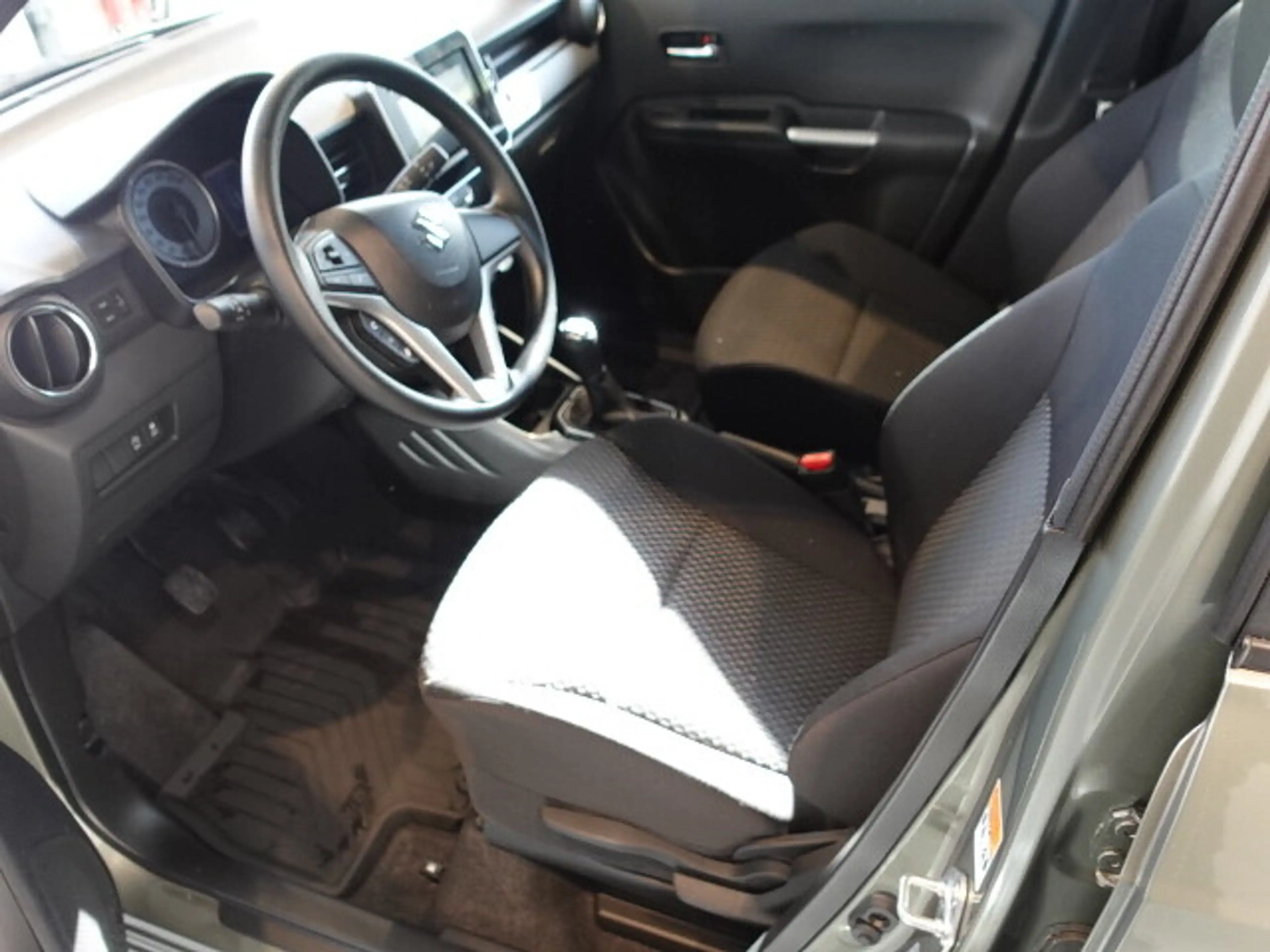Suzuki Ignis 1,2 Dualjet Hybrid Allgrip Shine — photo 12